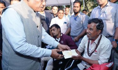 *संवेदनशील शासन की मिसाल: जनदर्शन में मुख्यमंत्री श्री विष्णु देव साय ने मौके पर सुलझाईं समस्याएँ*